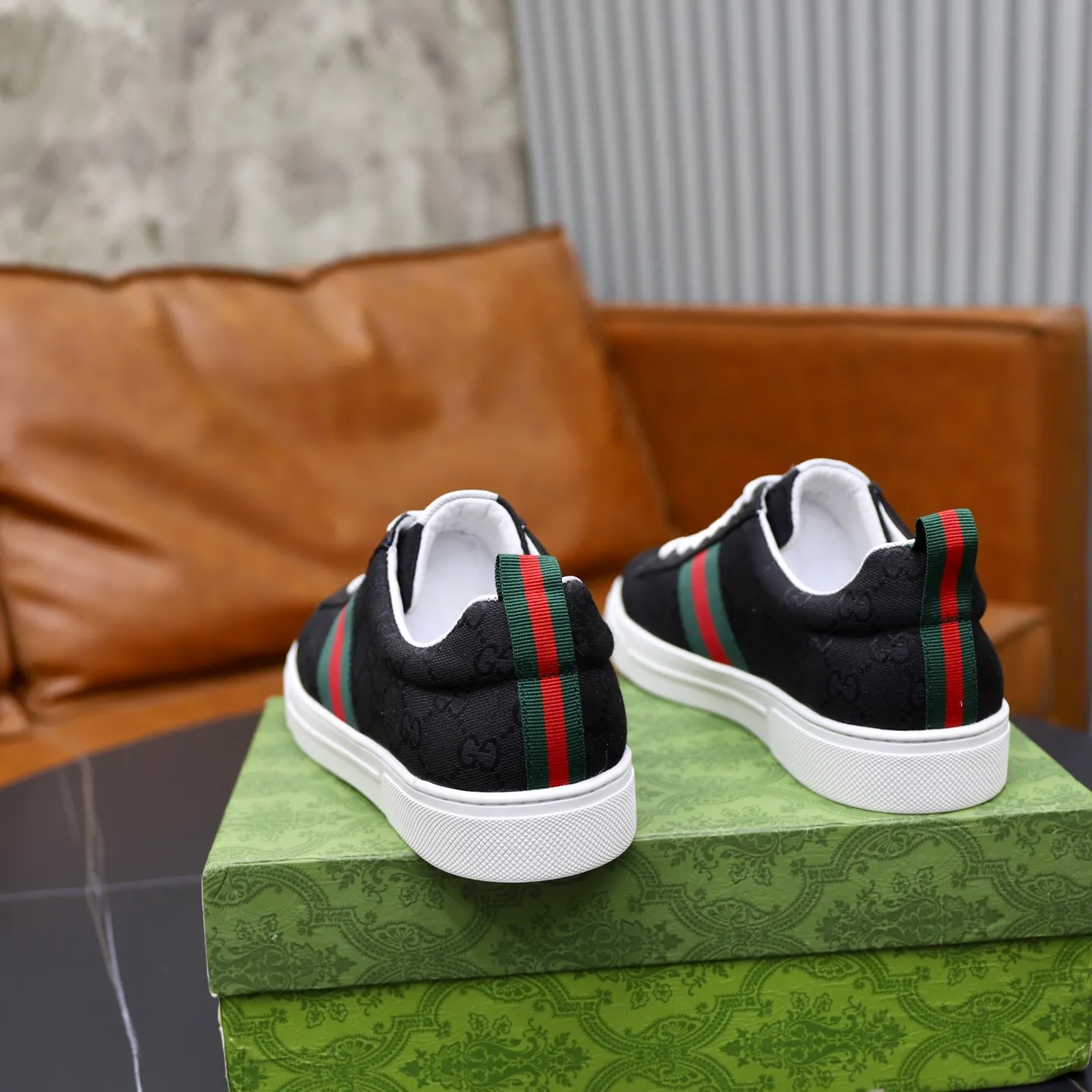 Ex-factory price: 440💰🙅‍♂️🙅‍♂️🙅‍♂️ Brand: GUCCI Standard code: 38-44 (45 customized) Grade: Same as the official website Material: Original material splicing Comfortable and breathable lining Lightweight and wear-resistant sports outsole Style category: Men's fashionable casual shoes Running sneakers Distinguished luxury brand elements Top luxury Color: actual picture color